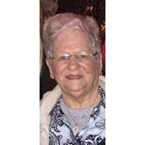 Helen Eads's Instagram, Twitter & Facebook