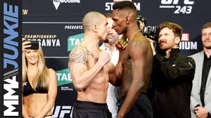 Israel adesanya vs khabib nurmagomedov | ufc3. Ufc 243 Robert Whittaker Vs Israel Adesanya Sets The Record For Highest Attendance In An Ufc Event Essentiallysports