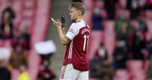 Martin ødegaard (arsenal) wins a free kick in the attacking half. Ctdryi5pmbsvwm