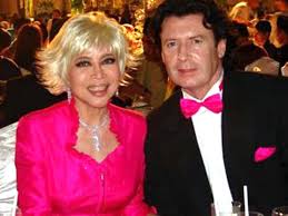 16.01.2019 · anita sarawak (real name ithnaini m.taib) has been shrouded in mystery ever since she quit the entertainment business she is currently married to briton mohamad mahathir abdullah (formerly martin cox), who is her manager. Artis Malaysia Kakak Saya Anita Sarawak Jual Rumah Facebook