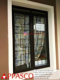 Berikut contoh gambar model kusen jendela kamar tidur sebagai inspirasi anda dalam membuat jendela kamar ataupun memilih jendela kamar yang tepat untuk kamar tidur anda. Teralis Minimalis Pada Jendela Kamar Dari Besi Siku Kotak Desain Grill Jendela Keamanan Rumah