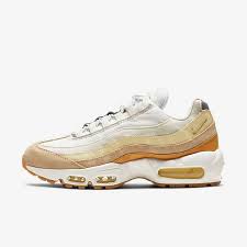 Featuring classics like the air max 95 to newer silhouettes like the air max zm950 for men, women and since then, nike air max have become an iconic member of the nike trainer family. Finde Deine Air Max Schuhe Im Shop Nike Ch
