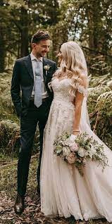 Barnyard Wedding Dresses To Inspire Any Bride Wedding Dresses Guide Backyard Wedding Dresses Wedding Dresses Floral Wedding Gown