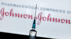 Le vaccin johnson & johnson est presque aussi efficace que les vaccins à arnm pour prévenir les cas graves, et c'est ce qui compte vraiment. Xfh4p2swq9xzfm