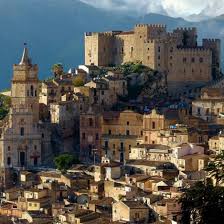 Few original medieval manor houses still exist as many manor houses were built onto over the next centuries. The Norman Castle Of Caccamo The Biggest And Best Preserved Feudal Manor Of Sicily Via Travel Sicily Italy Beau Beauty From Italy Scoopnest