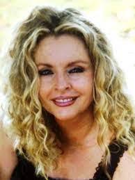 Linda Earheart's Instagram, Twitter & Facebook