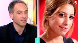 Ce cliché inattendu de son compagnon raphaël glucksmann et de leur fils gabriel (photo). Lea Salame En Retrait Pendant La Campagne Des Europeennes Son Compagnon Raphael Glucksmann Bouleverse Lci