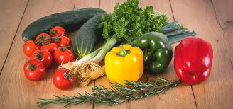 Bbc gardener of the decade, katherine crouch, shows how to plant and grow a vegetable garden in a small space.katherine uses a grow bag and wooden poles to a. How To Grow Food In Small Spaces Container Gardens Vertical Gardens Small Vegetable Garden Ideas Green Global Travel