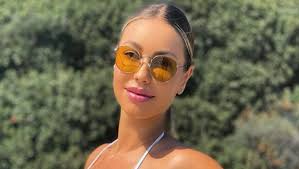 Csősz boginak már egy budai ház is olyan ciki, mint egy viii. Csosz Bogi Uj Kulsejevel Letarolta A Netet Well Fit