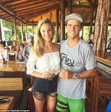 Julian wilson remporte la finale du quiksilver pro france 2018 face à ryan callinan. Mick Fanning S Friend Julian Wilson Won T Be Called A Hero After Shark Attack Daily Mail Online