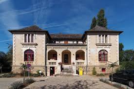 Epingle Par Dr33 Sur Patrimoine En France Batiment Architecture Mairie
