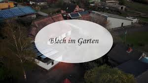 Ein gartenhaus kann sowohl als aufbewahrungsort für gartengeräte als auch als ort der erholung und entspannung dienen. Blech Im Garten Home