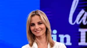 Il ciclo si propone di promuovere una cultura della sicurezza. Francesca Fialdini Debutta Nella Domenica Di Rai1 A Ruota Libera Dopo La Venier
