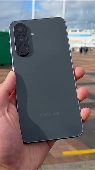 Vahvistetun asiakkaan kuva Samsung Galaxy A56 5G -puhelimesta