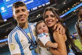 Enzo Fernandez ly thân với vợ - Thể thao