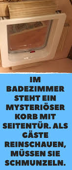 Im Badezimmer Steht Ein Mysterioser Korb Mit Seitentur Als Gaste Reinschauen Mussen Sie Schmunzeln Katzenklo Katzentoilette Kat Seitentur Badezimmer Korb