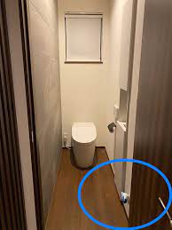 失敗だったかな と思ったトイレのあるモノ トイレのデザイン 黒い窓 小さなトイレ