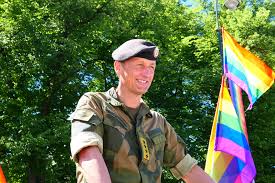 Eirik kristoffersen blir ny forsvarssjef. Forsvarssjef Eirik Kristoffersen I Oslo Pride Paraden