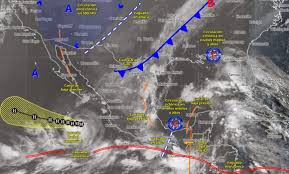 Arrecia onda tropical 42 con lluvias y viento en Quintana Roo