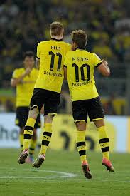 Mario Goetze Of Dortmund Celebrates With Teammate Marco Reus After Em 2020 Futebol Clubes