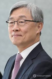 (서울=뉴스1) 송영성 기자 = '월성 원전 1호기 가동 중단' 과정에 대한 감사원 감사를 놓고 불거진 최재형 감사원장과 여권의 갈등으로 감사원장이 이례적으로 정치적 공방의 한가운데 서는 일이 벌어지고. íƒˆì›ì „ ê°ì‚¬ ë°œí'œ ë¯¸ë£¨ê³  ì´ì„  ë‚  íœ´ê°€ ê°„ ìµœìž¬í˜• ê°ì‚¬ì›ìž¥