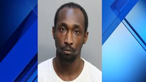 Police: Victim snatches gun from suspect during Miami robbery