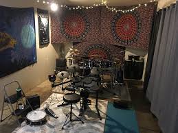 A snare, bass, mounted tom (sometimes two mounted toms) and a floor tom. I Want To See Your Music Rooms Too Drums