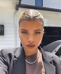 The Most Flattering Hairstyles For Widow S Peak Sofiarichie Widows Peak Hairstyles Sofia Richie Makeup Looks