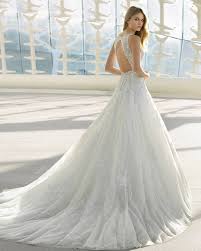 Avec un joli bustier en forme de cœur et surtout, une imposante jupe en tulle et une longue traîne… c'est l'incarnation exacte de vos rêves de petite fille. Robe De Mariee De Luxe Pres De Manosque Sonia B