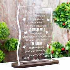 Este un cadou inedit pentru bunica , mamaie , mamaita , felicitare pentru bunica , urare de la multi ani pentru bunica , zi de nastere bunica , onomastica bunica sau cadou personalizat pentru bunica. Cadou Personalizat Trofeu Plexiglas La Multi Ani Draga Sotie Mama Bunica