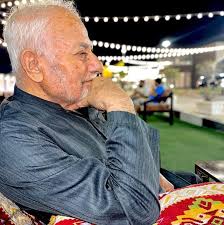 عيون ترمب تتسائل : كيف بلفني ؟