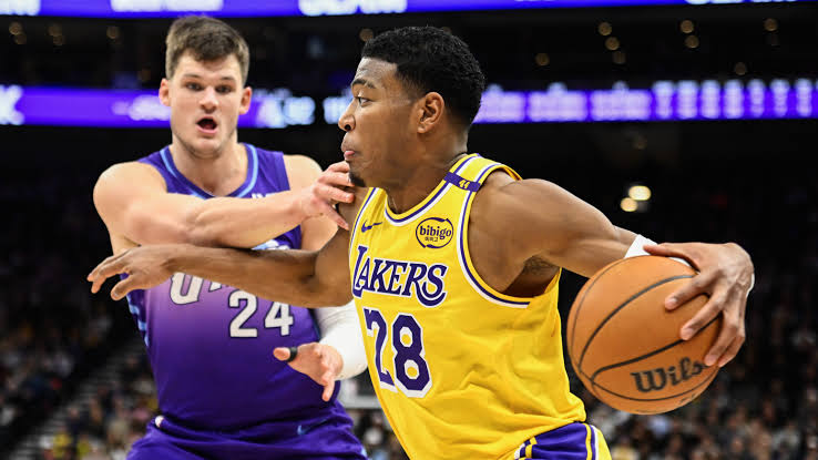 Lakers Showing 'Significant Interest' in Trade for Starting Center - HEAVY