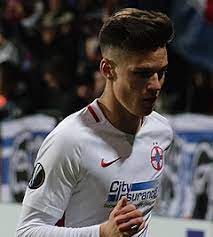 Depositato il contratto dell'esterno d'attacco classe '98 che arriva dall'fcsb per 13 milioni di euro più 2 di bonus: Dennis Man Wikipedia