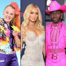 Siwa is known for her colorful style, high ponytail, and signature bows. Jojo Siwa Wears Best Gay Cousin Ever Shirt Gets Celebs Support