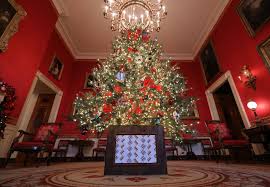 Melania Trump Just Unveiled This Year S White House Christmas Decorations White House Christmas White House Christmas Decorations Christmas Decorations