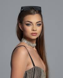 Photographer https://www.instagram.com/wyjatkowo_zimny_maj Photomodel  https://www.instagram.com/patrzewobiektyw