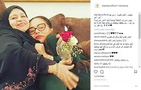 يك طرف خورشيد عاشورا حسين. Ø´Ø±ÙŠÙ‡Ø§Ù† ØªØ¸Ù‡Ø± Ø¨ØµÙˆØ±Ø© Ø¬Ø¯ÙŠØ¯Ø© Ù…Ø¹ Ø¬ÙŠÙ‡Ø§Ù† Ø®ÙˆØ±Ø´ÙŠØ¯ Ù…Ø¨ØªØ¯Ø§