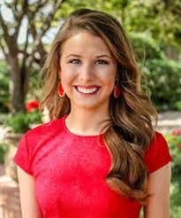 Elizabeth Bayless's Instagram, Twitter & Facebook