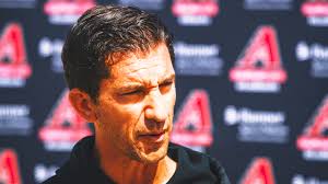 Diamondbacks reportedly extend GM Mike Hazen after reaching playoffs