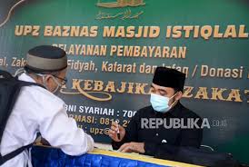 Pengagihan bayaran fidyah akan dibuat oleh bahagian agihan zakat, maim kepada fakir dan miskin. Orang Orang Yang Wajib Bayar Fidyah Puasa Ramadhan Republika Online