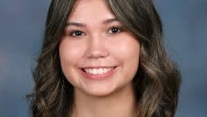 Nicole Farthing's Instagram, Twitter & Facebook