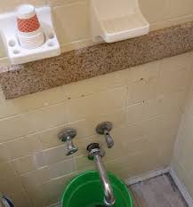 Remove the mortar from the underlayment by hammering. How Can I Remove A Vanity Backsplash Without Damaging Ceramic Tile Home Improvement Stack Exchange