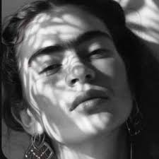 I call her Frida Kahmoo. #paintingwithwool #highlandcow #babyhighlandcow  #fridakahloinspired #needlefelting #grumpycow