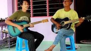 Pilih satu link dari 15 daftar dibawah untuk streaming video klip mp4 di metro musik, detail informasi dan kumpulan full album lagu terkait. Chords For Kembali Terjalin Slam Guitar Acoustic By Uda Acik And The Geng Hd