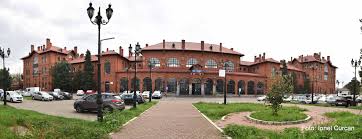 Hay 4 maneras de llegar desde vatra dornei hasta suceava en autobús, tren, taxi o en coche. Gara Suceava Wikipedia