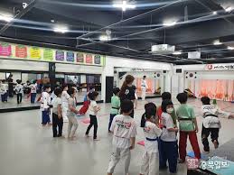 ㆍ 전체태권도장 활성화를 위한 광고. ì¶©ë¶ê³¼ ë‚˜ì˜ ì—°ê²°ê³ ë¦¬ ì¶©ë¶ì¼ë³´