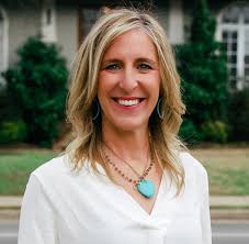 Danielle Latham, LMT