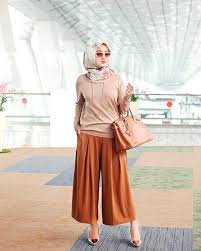 Tentu tampil dengan busana dian pelangi akan membuat anda semakin percaya diri dengan baju modern. Panduan Memilih Busana Muslim Untuk Lebaran Ala Desainer Kondang Dian Pelangi Fashionities Com