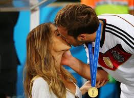 Mario Gotze And His Girlfriend Are Having The Best Week Ever Mario Gotze How To Do Yoga Mario
