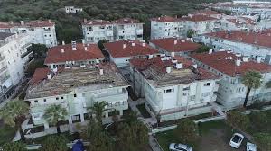 Balıkesir'in ayvalık ilçesinde şiddetli yağış sırasında meydana gelen hortum ağaçları devirdi, çatıları uçurdu. Ayvalik Ta Meydana Gelen Hortumun Bilancosu Gun Agarinca Ortaya Cikti Balikesir Haberleri